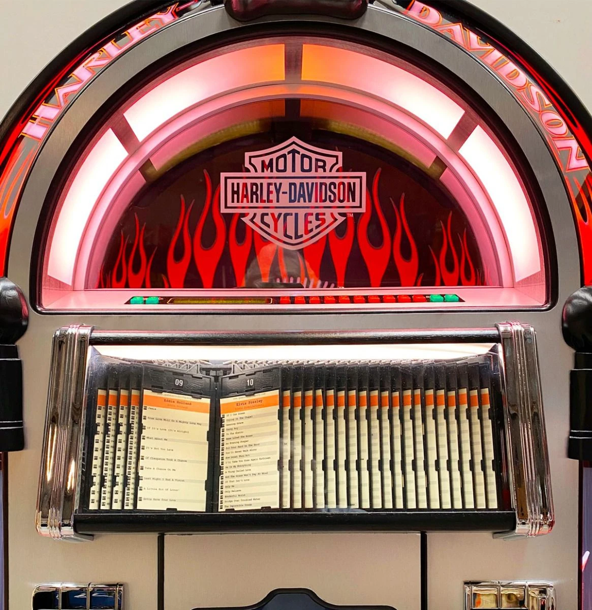 Harley Davidson Harley-Davidson Black Flames Brushed Aluminum Edition CD And Bluetooth Jukebox 15 Harley Davidson Harley-Davidson Black Flames Brushed Aluminum Edition CD And Bluetooth Jukebox - Image 13